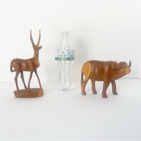 Pair of hand carved wild  animals impala and water buffalo - Picture 10 of 10